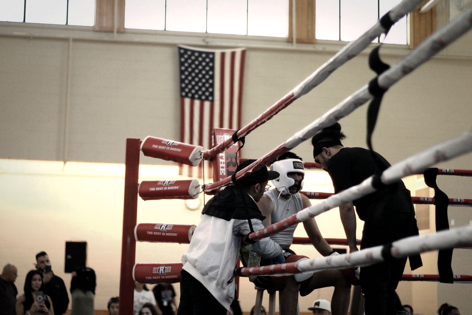 The corner between rounds